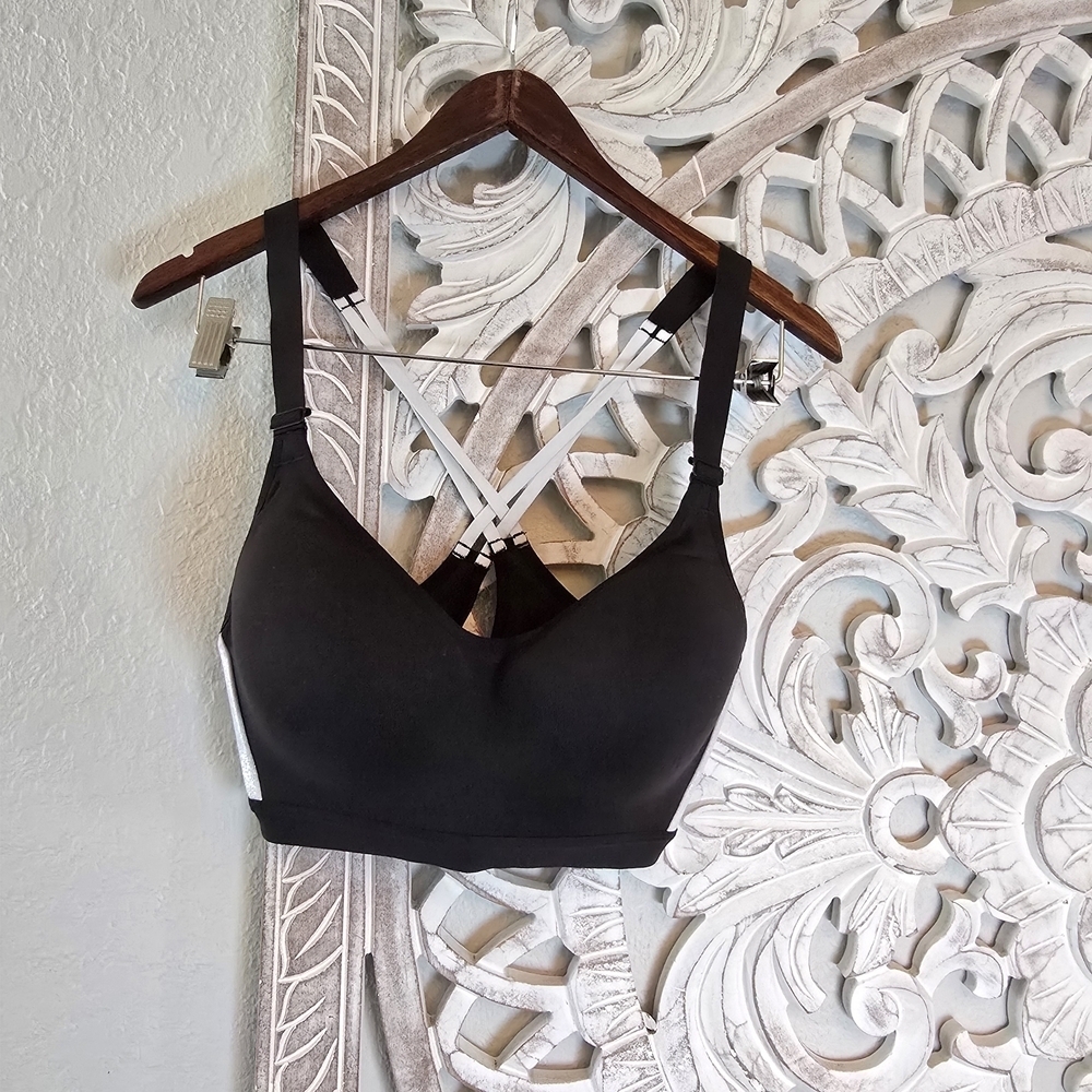 Victoria's Secret Sport Women’s Black And White Maximum Support Bra Strappy 34D